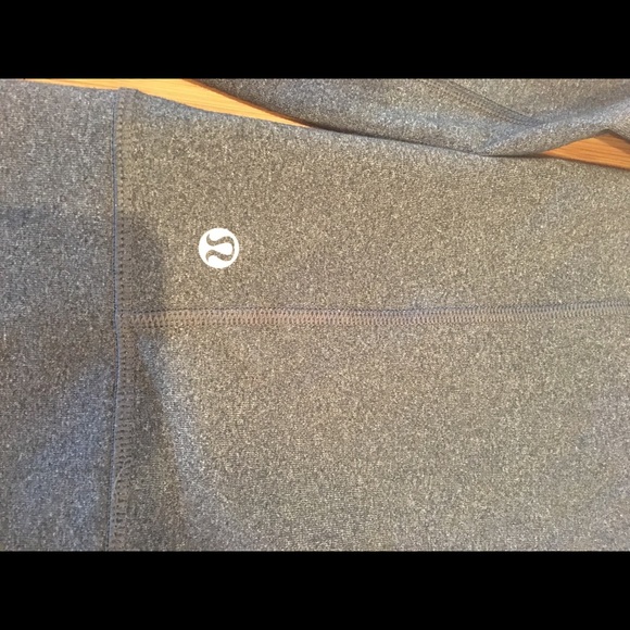 Like new lulu Devine zip up - Picture 3 of 4